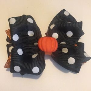 Black and orange pumpkin hair bow